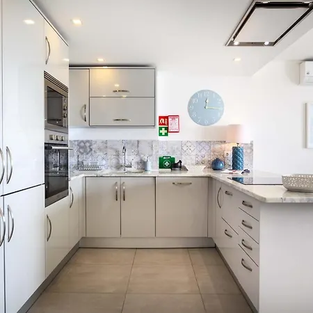 Waterside 3 Bedroom Sea View *