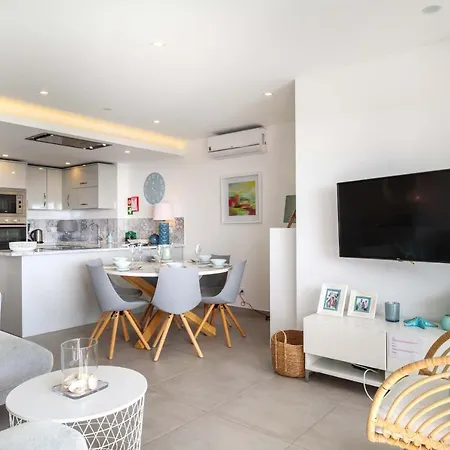 Waterside 3 Bedroom Sea View شقة