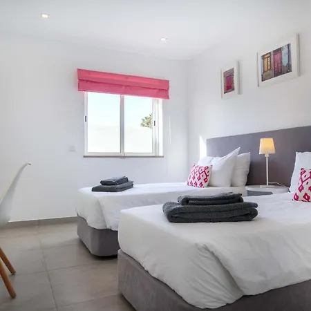 Waterside 3 Bedroom Sea View דירה