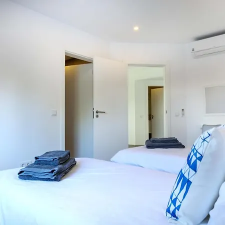 Waterside 3 Bedroom Sea View شقة