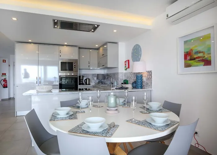 Waterside 3 Bedroom Sea View