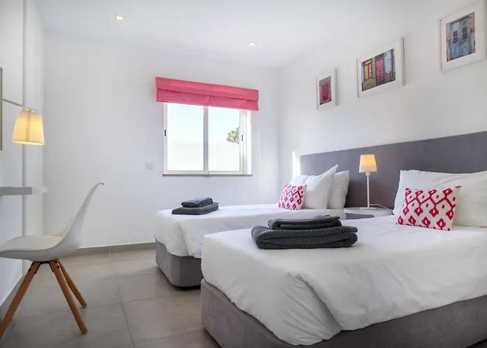 Waterside 3 Bedroom Sea View דירה