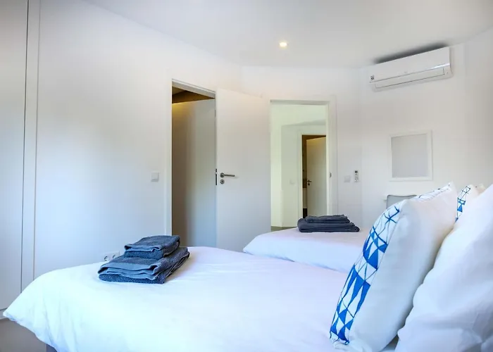 Waterside 3 Bedroom Sea View דירה