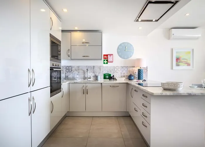 Waterside 3 Bedroom Sea View *