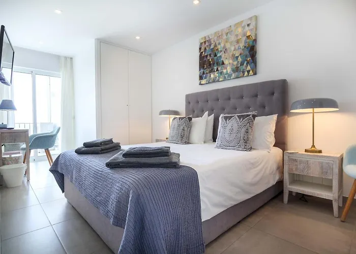 Waterside 3 Bedroom Sea View 아파트 *